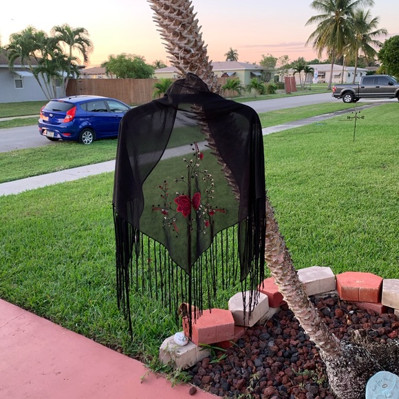 Black Shawl w/ Red Flower on back - Picture 4 of 5